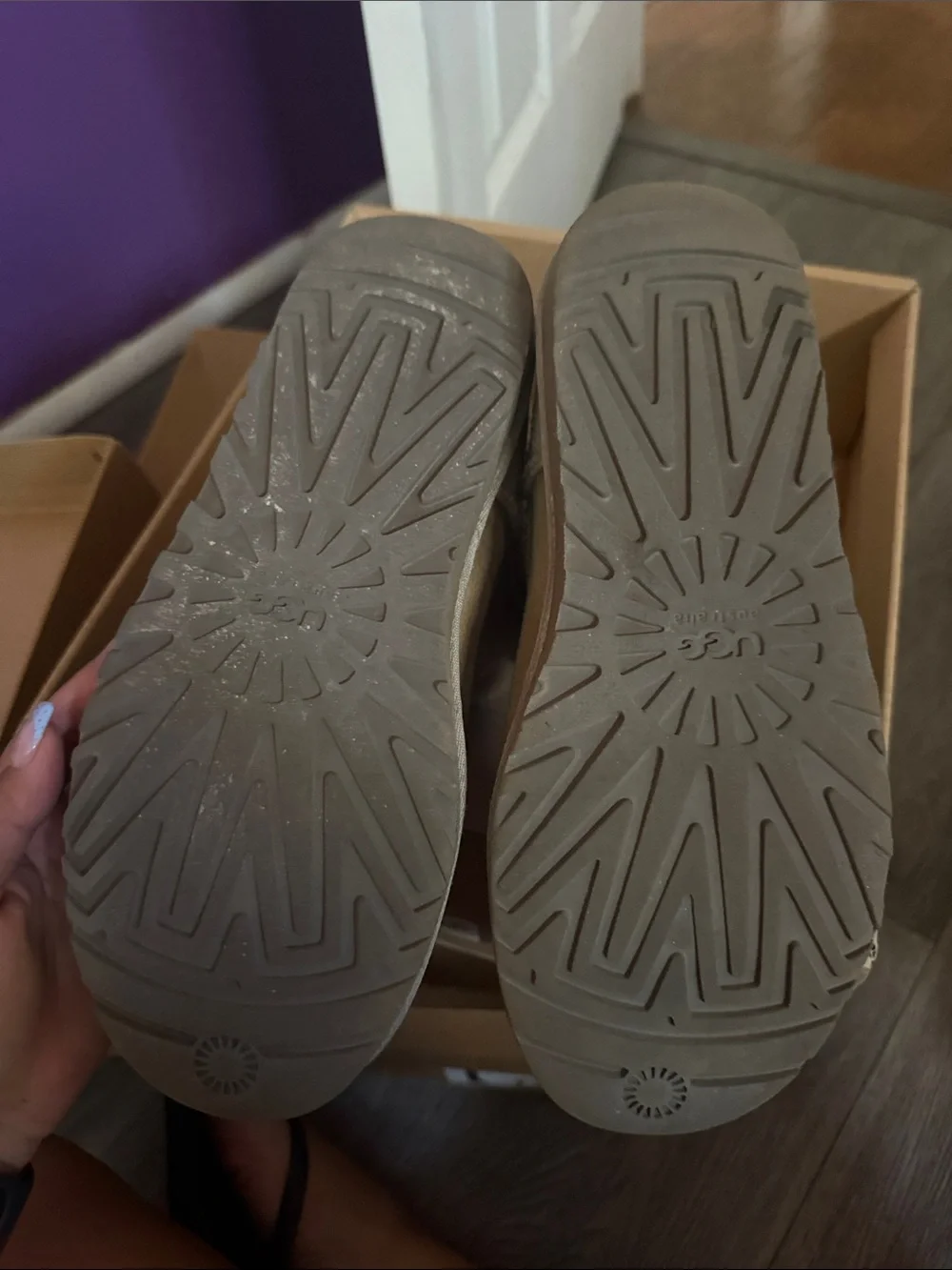 UGG W Bailey Button Boot in Sand/Tan